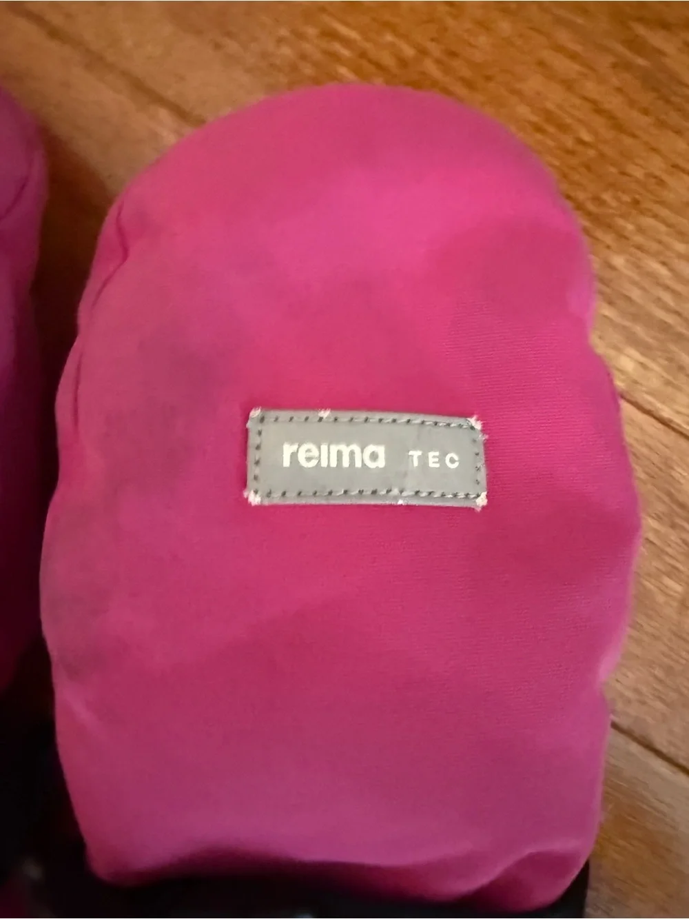 Reima Bright Pink Kids Mittens with Secure Wrist Strap Sz 4 good condition